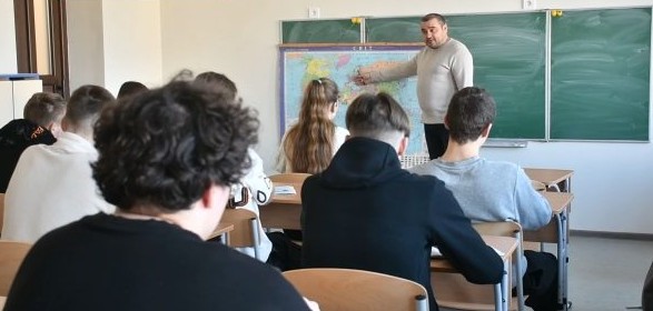 Як навчальні заклади Івано-Франківщини пристосовуються до реформ у старшій профільній школі?