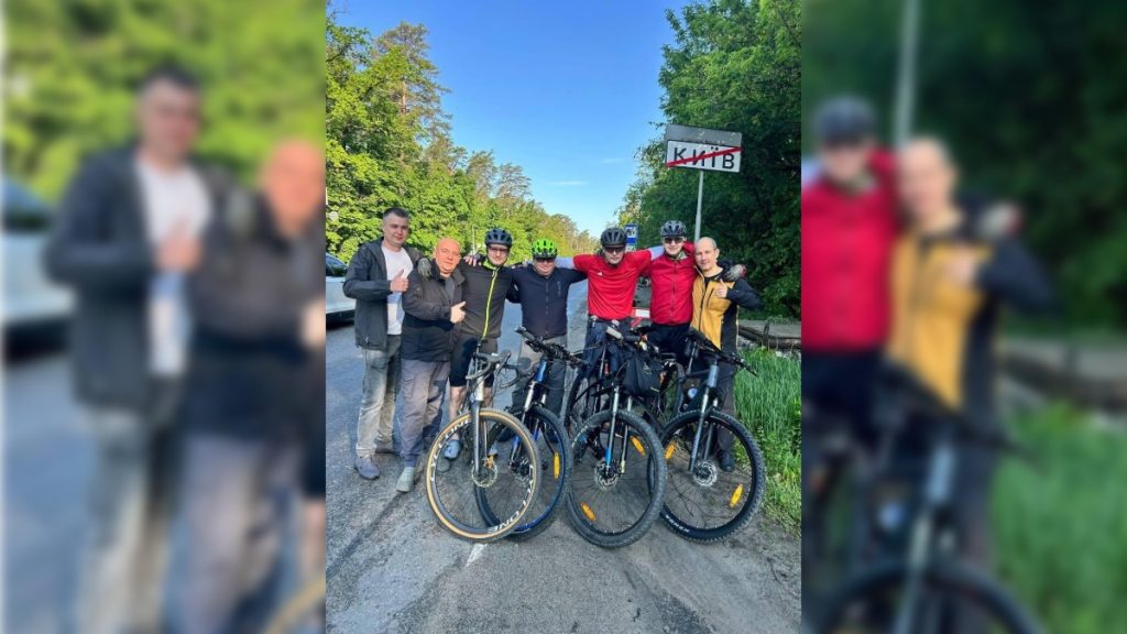 Працівники Бурштинської ТЕС подолали 584 кілометри на велосипеді до Дня Героїв