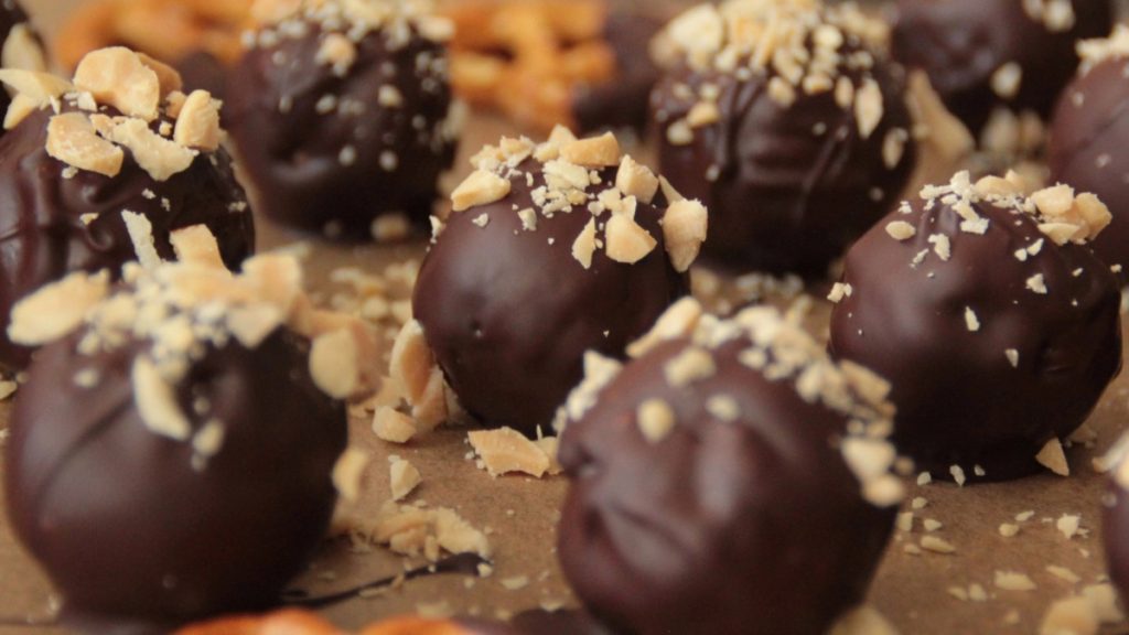Легкий спосіб приготування домашніх горіхових цукерок «Метеорит»