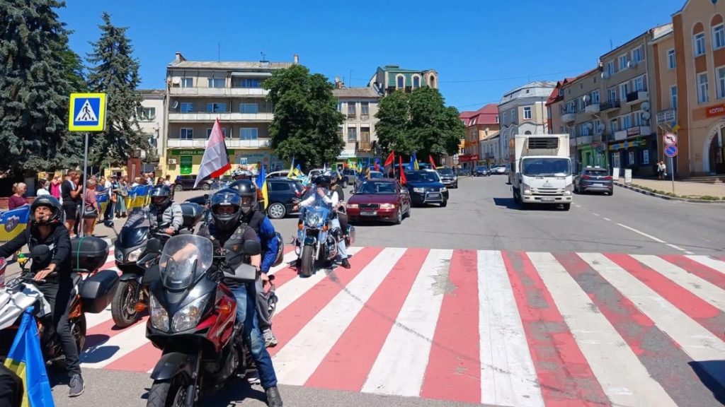 В Рогатині автопробігом вшанували бійців, які нині вважаються зниклими безвісти або полоненими