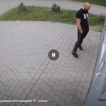 В Івано-Франківську шукають свідків, які можуть впізнати чоловіків, що руйнували модульний туалет