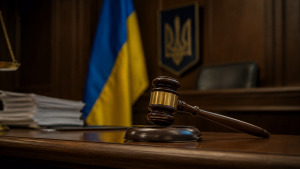 У Франківську засудили чоловіка за атаку на службову машину