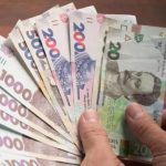 Прикарпатку затримали за отримання понад 800 тис грн виплат на «безвісти зниклого» сина