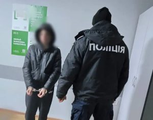 Суд продовжив арешт 19-річної дівчини, що підпалювала автомобілі у Калуші
