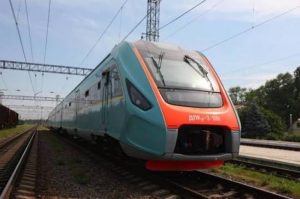 В Прикарпатті пасажирський потяг помилково прийняли за металобрухт і затримали