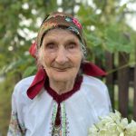 У 100 років перестрибувала через паркан і слухала Rammstein: найстарша мешканка Калуської громади відзначає 104-річчя