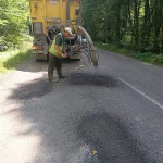 На автошляхах державного значення Прикарпаття усувають небезпечні вибоїни