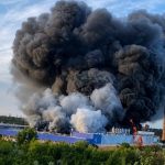 Росіяни обстріляли торговий центр у Кривому Розі, виникла масштабна пожежа