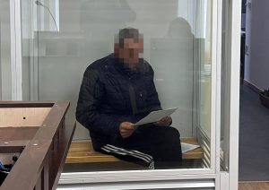 Прокурори передали до суду справу вітчима, який півтора року ґвалтував неповнолітню падчерку