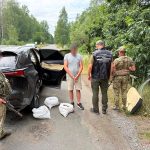 Схованка бурштину: на Рівненщині затримали Lexus з контрабандним вантажем під сидіннями