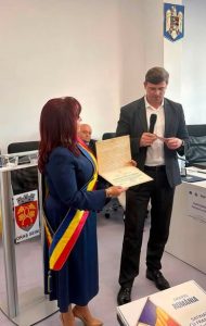 Андрій Найда вручив почесну відзнаку керівниці румунського міста-партнера Сеїні