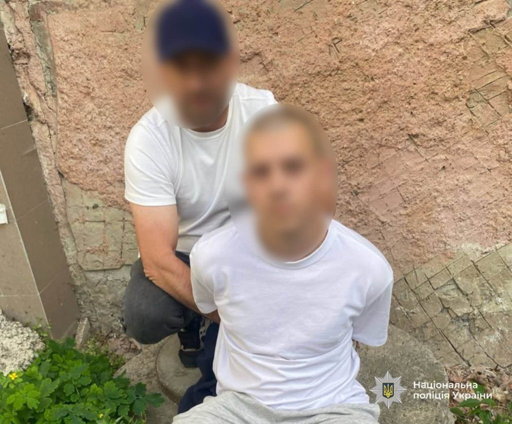 Конфлікт у гаражах: у Франківську 19-річний юнак двічі вдарив знайомого ножем
