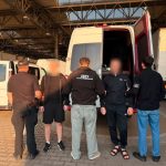На КПП «Угринів» затримали водія, який перевозив пасажира в прихованому відсіку мікроавтобуса
