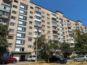 В Івано-Франківську оновлять вікна у 28 під’їздах будинків, де мешкають сім’ї військовослужбовців