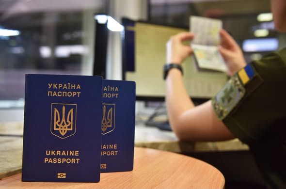 На контрольному пункті «Краківець» чоловік намагався дати хабар прикордонникам у розмірі 5 тисяч гривень