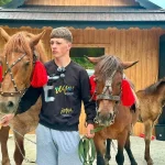 В Карпати на коні: у Ворохті запустили кінну базу