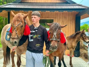В Карпати на коні: у Ворохті запустили кінну базу