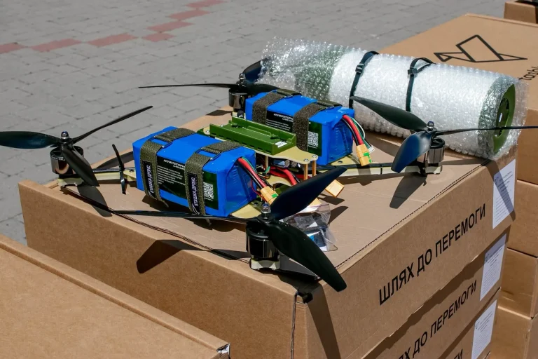 Прикарпатській 102-й бригаді передали тридцять FPV-дронів вартістю понад 3,5 мільйона гривень