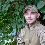 У 22 роки розпочав службу за контрактом 18–24