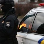 Газ, тиснява та розбиті поліцейські автомобілі: в Івано-Франківську спалахнув конфлікт між хуліганами та правоохоронцями
