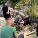 У червні поліція вилучила 52 кг нелегально видобутого бурштину і не припиняє боротьбу з копачами