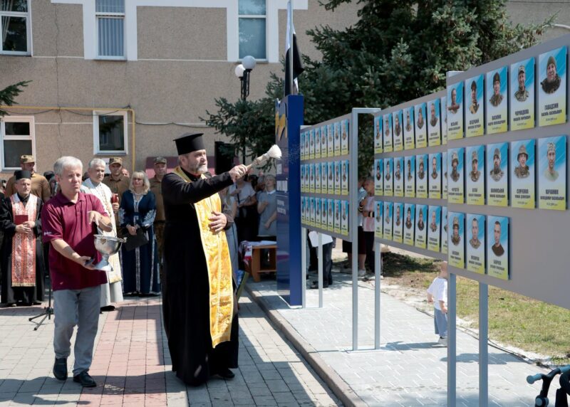 У Тисмениці відкрили Алею віри та надії на честь зниклих безвісти