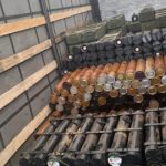 ДБР затримало трьох військових за спробу продажу зброї та вибухівки