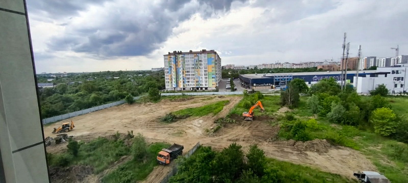 У Франківську сформували комісію для розгляду протесту жителів Стуса, 42, проти зведення нового житлового комплексу