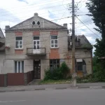 У Калуші виставили на продаж занедбані муніципальні приміщення в центральній частині міста
