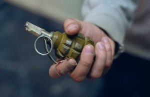 В Одеській області чоловік підірвав гранату під час контролю документів: двоє поліцейських отримали поранення.
