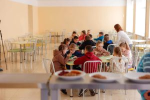 З 1 вересня всі учні Прикарпаття матимуть безкоштовне гаряче харчування: регіон отримає 404,7 млн грн субвенції
