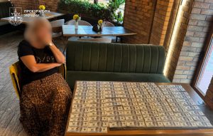 У Києві викладачка університету запропонувала чоловіку вступити за «10 кг смородини»