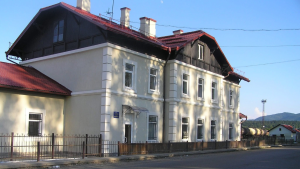 У Надвірній почали робити зупинку окремі пасажирські потяги