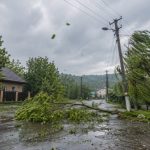 У Городенківському районі через непогоду виникають перебої з подачею електроенергії