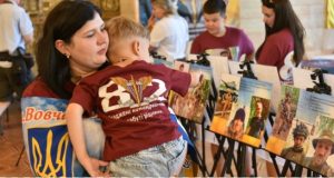 «Неспрямовані на війну»: у Франківську відкрили фотовиставку про військових 82 ОДШБр