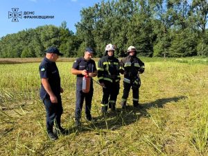 Жнивна кампанія на Прикарпатті під контролем офіцерів-рятувальників громад