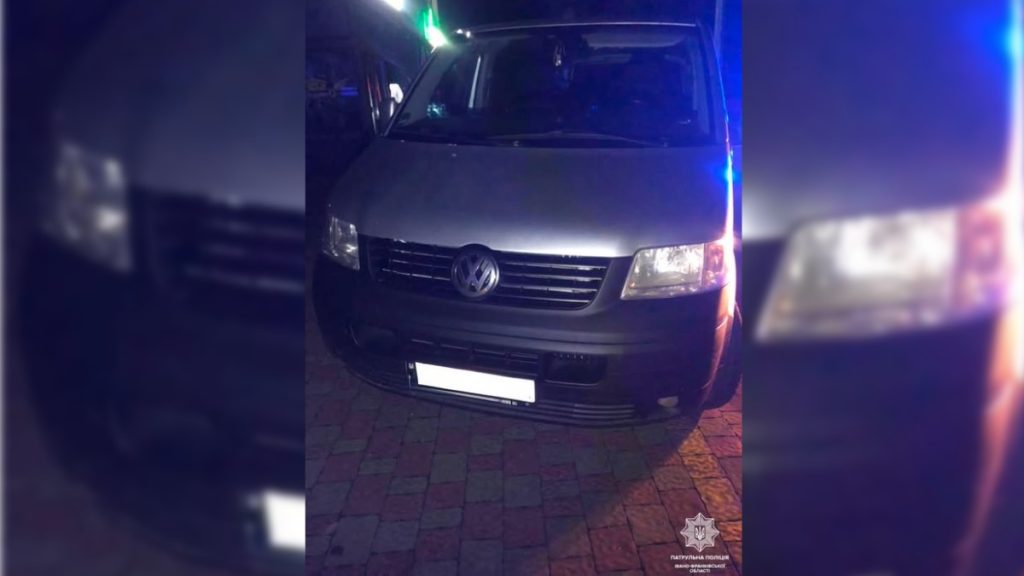 В Івано-Франківську неповнолітній керував автомобілем без прав у комендантську годину