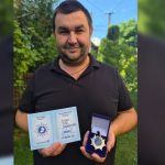 Лікарю та волонтеру з Франківська Тарасу Лизину присвоїли орден «Миру»