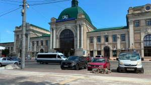У Франківську на Привокзальній площі розпочали створення простору без перешкод