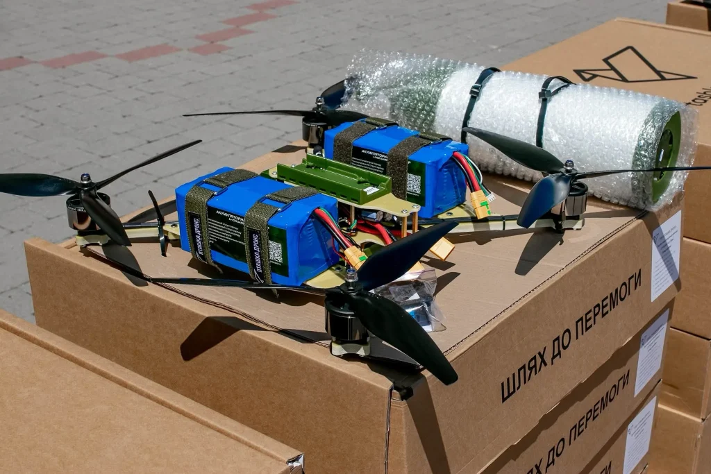Прикарпатській 102-й бригаді передали тридцять FPV-дронів вартістю понад 3,5 мільйона гривень