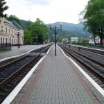 Колишню керівницю вокзалу в Яремче оштрафували за підроблене працевлаштування чоловіка з метою відтермінування служби