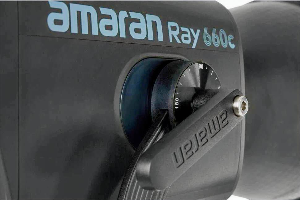 Затискна ручка на корпусі Amaran Ray 660c