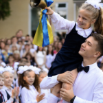 Освітня омбудсменка закликала навчальні заклади скасувати традиційні «Перші дзвінки»