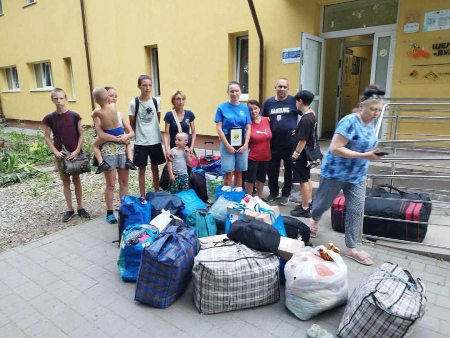 До Прикарпаття перевезли жителів Донецької та Дніпропетровської областей