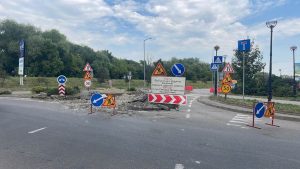 В Івано-Франківську на вулиці Надрічній збільшують пішохідний острівець безпеки