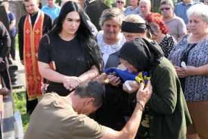 У Боднарові провели в останню путь 49-річного захисника Івана Луцького