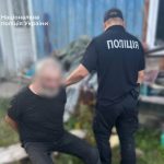 Стріляв у сина та заховав зброю в ямі — поліція повідомила подробиці кривавого інциденту на Косівщині