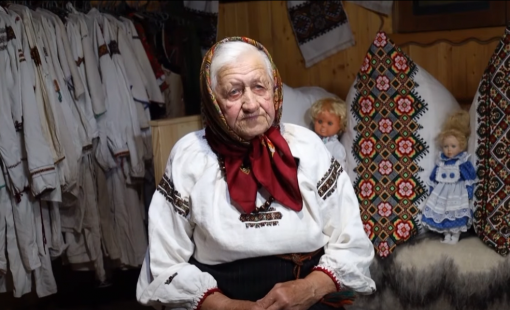 85-річна бабуся Марічка з Косівщини здобула понад 80 тисяч підписників завдяки гумору та старовинним пісням