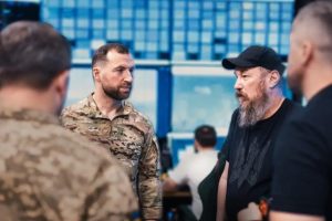 Забезпечення безпеки логістики та підтримка воїнів: Євгеній Хмара провів зустріч із командирами СБС, «Азову» та армійських корпусів