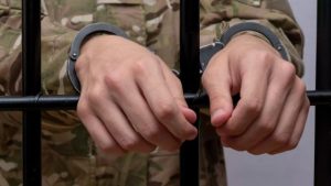 У Снятині взяли під варту чиновника ТЦК за вимагання $6500 за службу в охоронній роті замість фронту